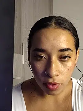 Snapshot of Valenn_fernandez chatting on 04/03/26, 10:41 Valenn fernandez online show from 04/03/26, 10:41