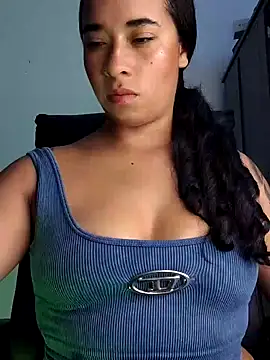 Snapshot of Valenn_fernandez chatting on 04/06/26, 04:52 Valenn fernandez online show from 04/06/26, 04:52