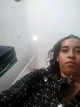 Snapshot of Valenn_fernandez chatting on 04/08/26, 07:03 Valenn fernandez online show from 04/08/26, 07:03