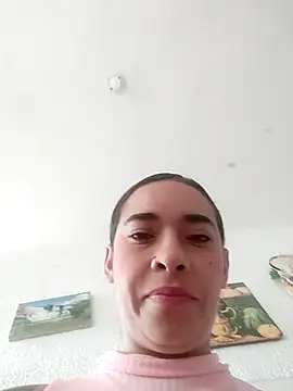 Snapshot of Valenn_fernandez chatting on 04/16/26, 02:40 Valenn fernandez online show from 04/16/26, 02:40