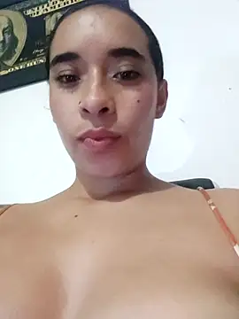 Snapshot of Valenn_fernandez chatting on 05/05/26, 02:52 Valenn fernandez online show from 05/05/26, 02:52