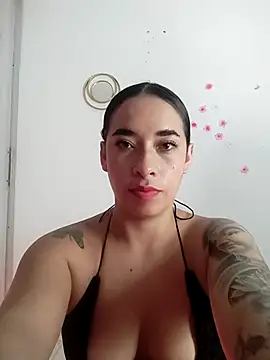 Snapshot of Valenn_fernandez chatting on 06/24/26, 07:57 Valenn fernandez online show from 06/24/26, 07:57