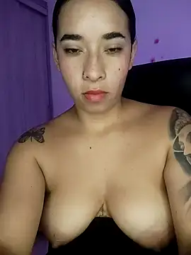 Snapshot of Valenn_fernandez chatting on 06/25/26, 05:12 Valenn fernandez online show from 06/25/26, 05:12