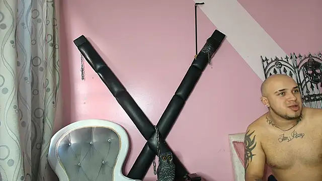 Snapshot of YiingandYang chatting on 11/17/25, 10:37 YiingandYang online show from 11/17/25, 10:37