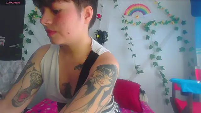 Snapshot of Mitsuha_gate chatting on 12/21/25, 03:30 Mitsuha gate online show from 12/21/25, 03:30