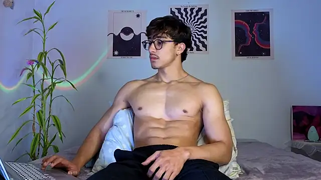 LatinReall online show from 10/23/25, 01:27