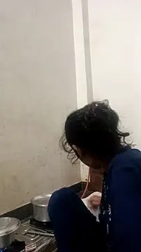 Snapshot of Guriya0076 chatting on 11/06/25, 03:18 Guriya0076 online show from 11/06/25, 03:18