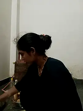 Snapshot of Guriya0076 chatting on 11/15/25, 01:29 Guriya0076 online show from 11/15/25, 01:29