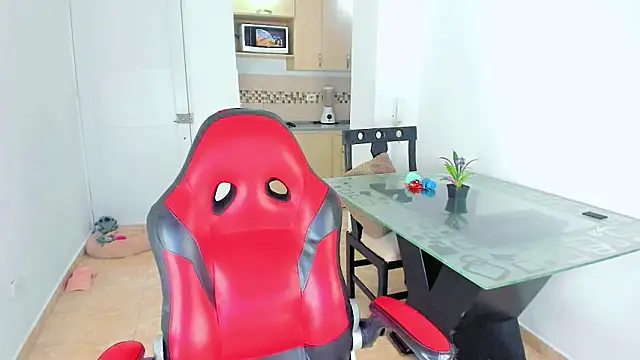 Snapshot of alexandra_cute chatting on 10/15/25, 05:51 alexandra cute online show from 10/15/25, 05:51