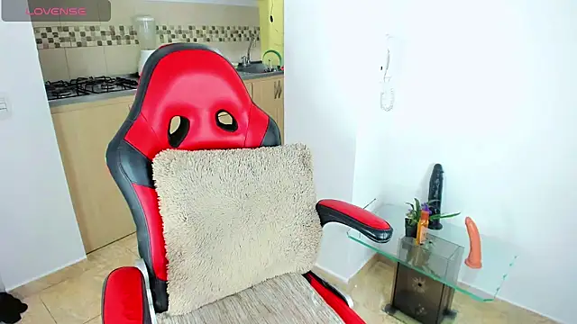 Snapshot of alexandra_cute chatting on 10/20/25, 06:47 alexandra cute online show from 10/20/25, 06:47