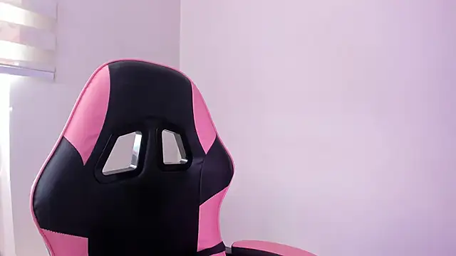 Snapshot of Arianna_Jannes chatting on 03/07/26, 04:15 Arianna Jannes online show from 03/07/26, 04:15