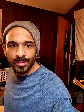 Snapshot of BEBE5757 chatting on 11/08/25, 10:04 BEBE5757 online show from 11/08/25, 10:04