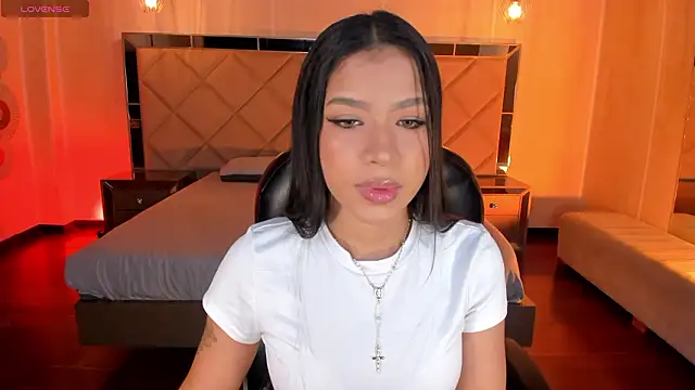 Snapshot of SophieHouston_ chatting on 03/07/26, 03:14 SophieHouston online show from 03/07/26, 03:14