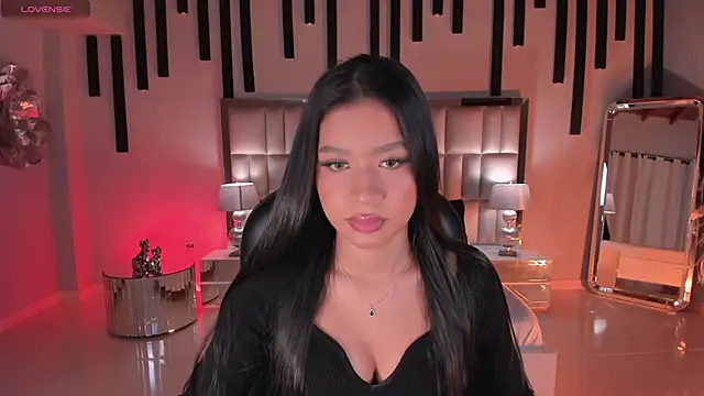 Snapshot of SophieHouston_ chatting on 04/13/26, 04:40 SophieHouston online show from 04/13/26, 04:40