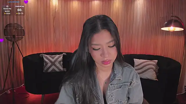 Snapshot of SophieHouston_ chatting on 04/14/26, 03:45 SophieHouston online show from 04/14/26, 03:45