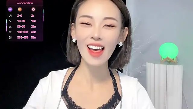 Snapshot of xiaoyue8888 chatting on 09/13/25, 12:21 xiaoyue8888 online show from 09/13/25, 12:21