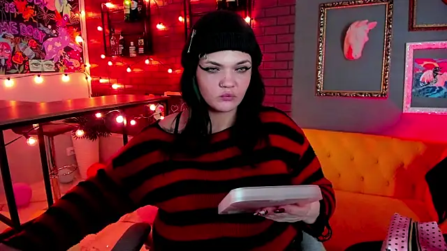 MaryHarrys online show from 09/29/25, 09:08