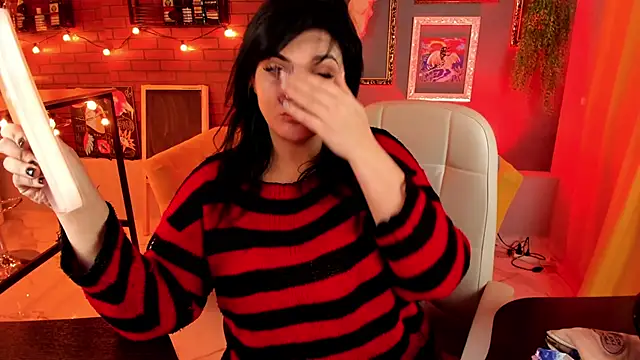 MaryHarrys online show from 10/19/25, 08:42