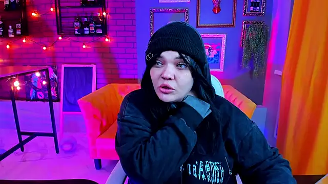 MaryHarrys online show from 11/06/25, 10:54