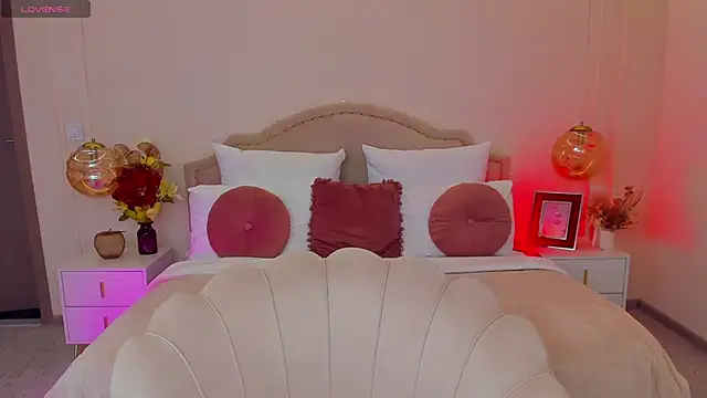 Snapshot of MilaMour chatting on 04/21/26, 06:34 MilaMour online show from 04/21/26, 06:34