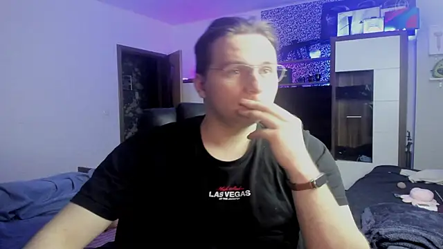 Snapshot of romiosabrino chatting on 03/14/26, 11:32 romiosabrino online show from 03/14/26, 11:32