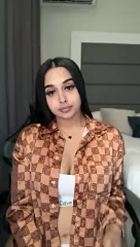 LilMisIndianx online show from 05/17/26, 02:02