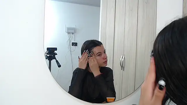 Snapshot of pinky_f00x chatting on 11/15/25, 09:00 pinky f00x online show from 11/15/25, 09:00