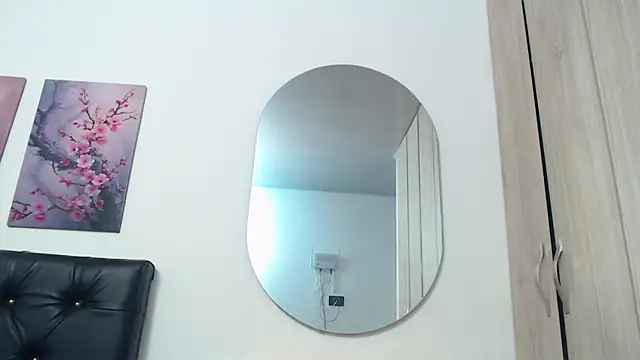 Snapshot of pinky_f00x chatting on 11/18/25, 08:02 pinky f00x online show from 11/18/25, 08:02