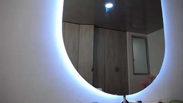 Snapshot of pinky_f00x chatting on 11/24/25, 07:46 pinky f00x online show from 11/24/25, 07:46