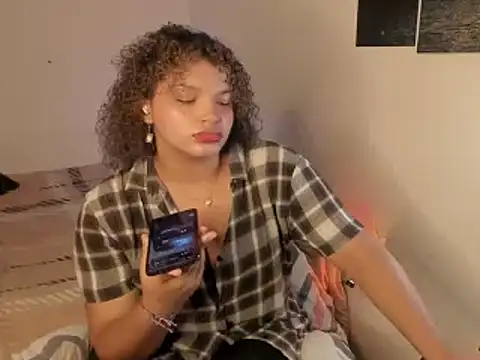 chloe kisses online show from 04/14/26, 11:38