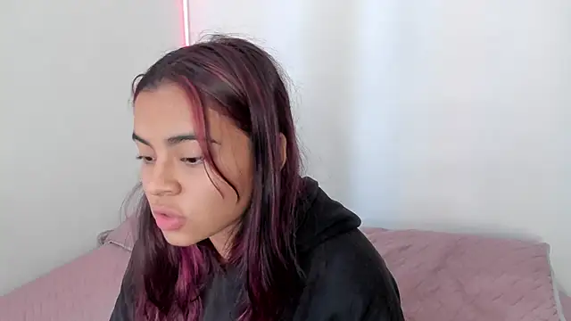 Snapshot of valy_shyness chatting on 09/18/25, 06:54 valy shyness online show from 09/18/25, 06:54