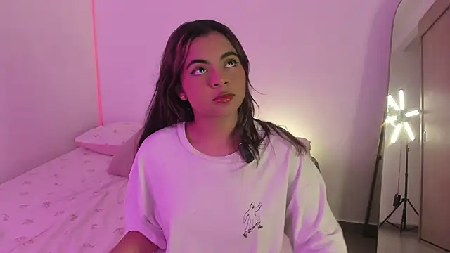 Snapshot of valy_shyness chatting on 10/12/25, 12:20 valy shyness online show from 10/12/25, 12:20