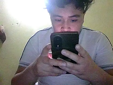 Snapshot of jorgexsuil2hh chatting on 03/13/26, 11:44 jorgexsuil2hh online show from 03/13/26, 11:44