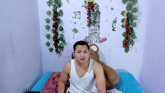 NataliaAndJulliam online show from 10/02/25, 06:31