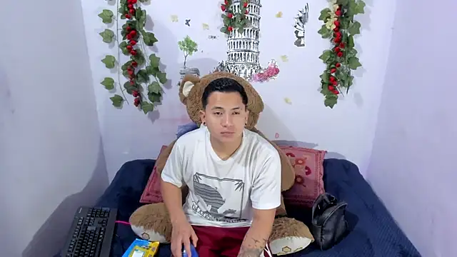 NataliaAndJulliam online show from 10/17/25, 07:11