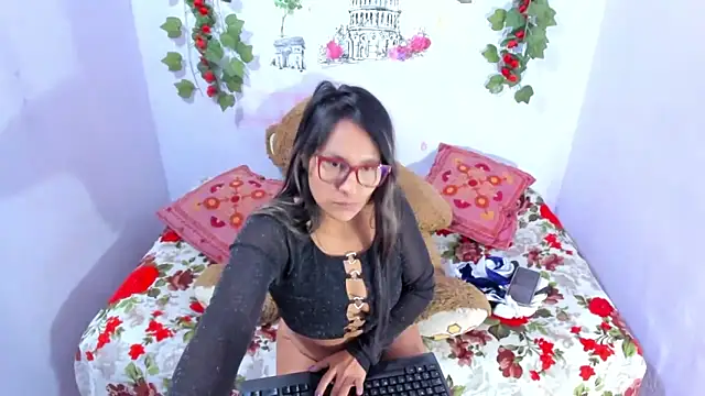 NataliaAndJulliam online show from 11/14/25, 05:06