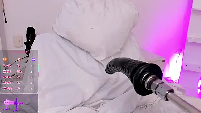 Snapshot of arynaughty20 chatting on 03/23/26, 12:42 arynaughty20 online show from 03/23/26, 12:42