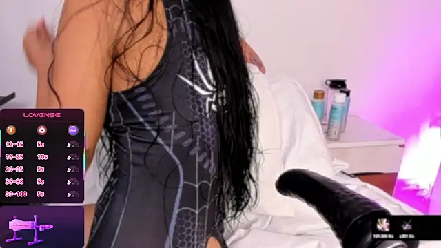 Snapshot of arynaughty20 chatting on 03/26/26, 05:07 arynaughty20 online show from 03/26/26, 05:07