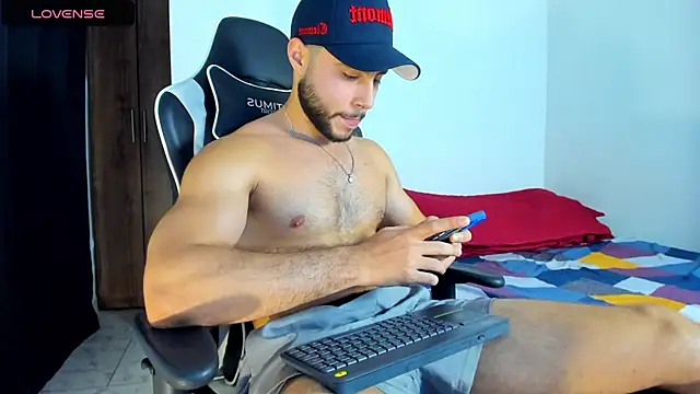 Snapshot of bryan_mugn chatting on 10/01/25, 02:17 bryan mugn online show from 10/01/25, 02:17