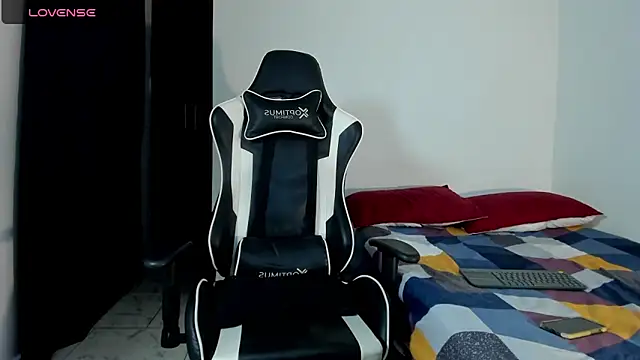 Snapshot of bryan_mugn chatting on 11/30/25, 04:16 bryan mugn online show from 11/30/25, 04:16