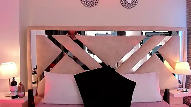 ximena vasquez8 online show from 04/12/26, 04:06