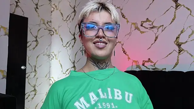 Snapshot of Rebeka-baker chatting on 04/11/26, 04:33 Rebeka-baker online show from 04/11/26, 04:33