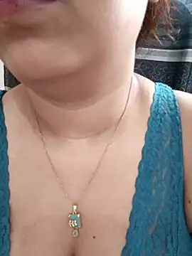 Snapshot of Mow_955 chatting on 10/22/25, 06:35 Mow 955 online show from 10/22/25, 06:35