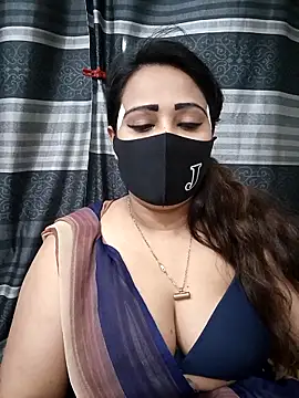 Snapshot of Mow_955 chatting on 12/17/25, 05:52 Mow 955 online show from 12/17/25, 05:52