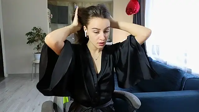 Snapshot of BelleWild chatting on 10/06/25, 04:32 BelleWild online show from 10/06/25, 04:32