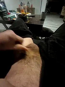 Snapshot of Justme_8519 chatting on 04/17/26, 11:24 Justme 8519 online show from 04/17/26, 11:24