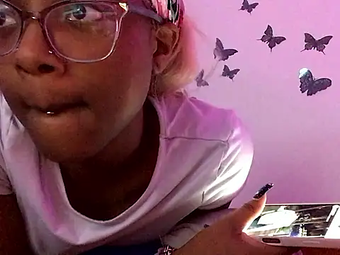 Snapshot of Moxhavix chatting on 11/08/25, 06:02 Moxhavix online show from 11/08/25, 06:02