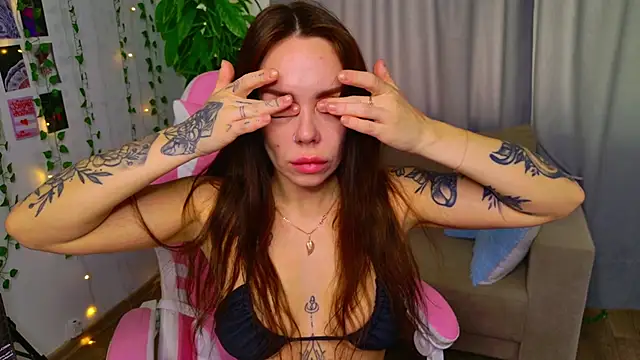 Snapshot of AnitaVensley chatting on 10/10/25, 10:25 AnitaVensley online show from 10/10/25, 10:25