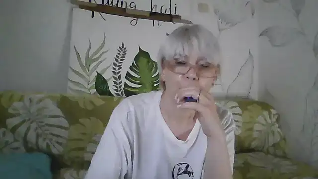 Snapshot of Catty_Lady chatting on 11/12/25, 05:57 Catty Lady online show from 11/12/25, 05:57