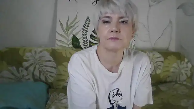 Snapshot of Catty_Lady chatting on 11/13/25, 08:19 Catty Lady online show from 11/13/25, 08:19